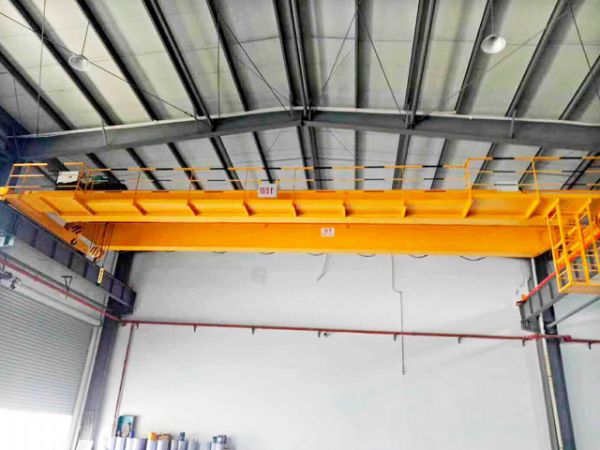 桥式起重机的日常定期保养工作